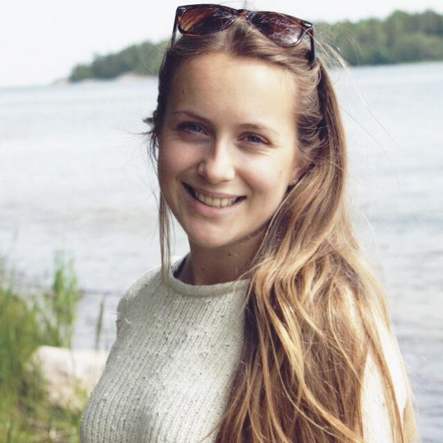 Ellinor_Hansson's profile picture. 17 år och tar livet som det kommer, gärna med ett martiniglas i handen.