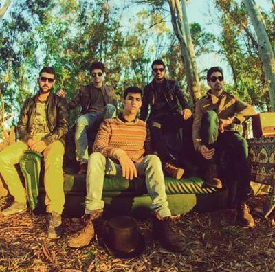 Primer club de fans del grupo Por la Borda.
Con nuestro EP Batallas sonando por todos lados. Instagram: @porlabodaoficial