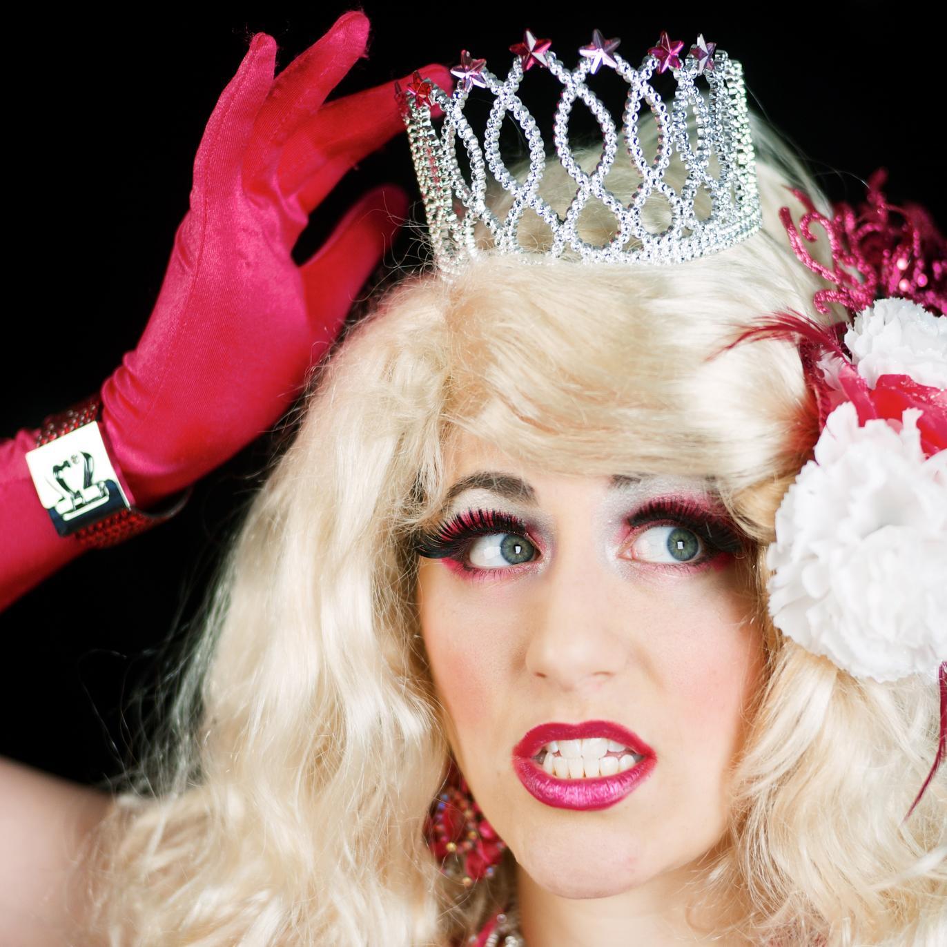Boston's Diva of Derp. Professional burlesque dancer in @RogueBurlesque, @BostonCircusGuild & @Slutcracker. Bedazzler of bow ties.