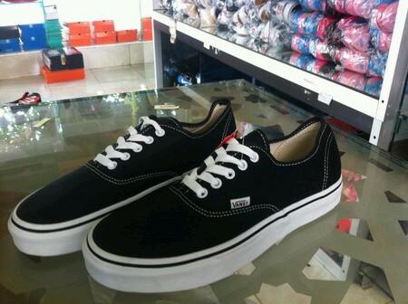 boks_sneaker's profile picture. shoes are boring! wear sneaker! CP : 089697434546 (WA) Pin : 52B8AF9F