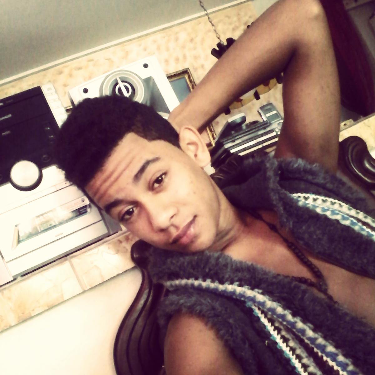 CesaRpachEC0's profile picture. ~мєє υмιℓ∂є ∂'¢σяαzση,нσηєѕтσ,¢σкєтσ, ρяινση¢ιιтσ.  #love La Medisina'   ,¢σмσ ιισρ ησ нαιι υησ} Yegale.)    *.* Add.   BBm:22A39F5D  ♡♡