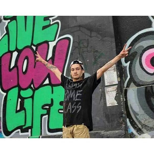 Leo, skateboarding, rap.