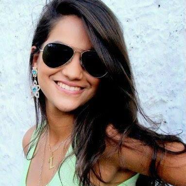 Prefiro não me definir , 
pra poder ter a liberdade de mudar ;)