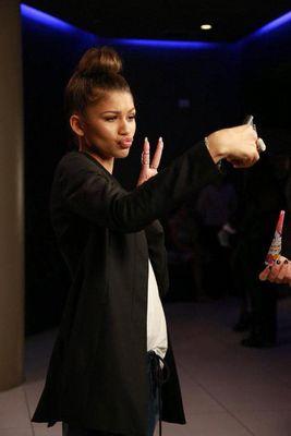 ZendayaSelfies's profile picture. I'm new in stuff. 1.Zswagger 2.My love's name is Zendaya. DFTS ✏ #Franchaise