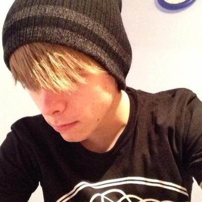 20 year old :/ music :3