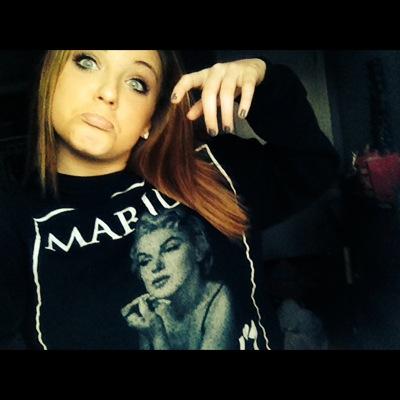 kailee_harris's profile picture. suck my ass? suck my ass.