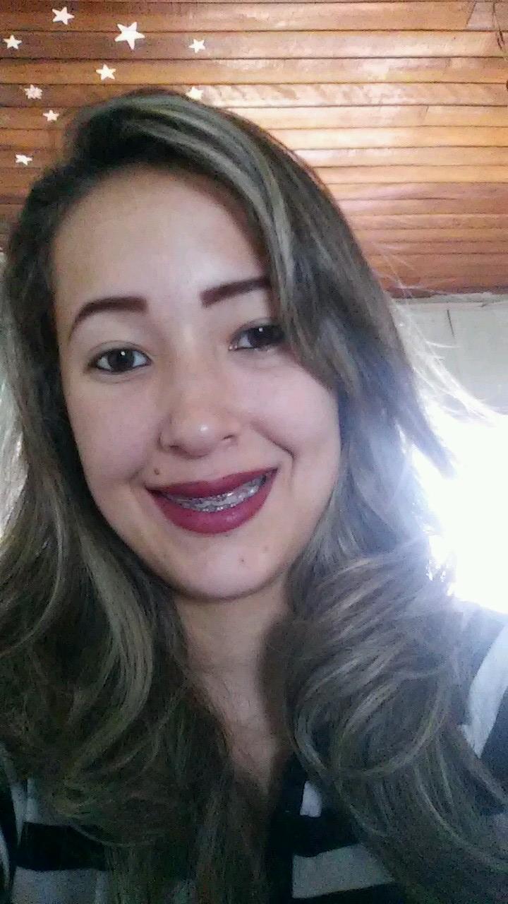 adoro ser quem sou, adoro me senti bem com minhas amigas, sair viajar viver o momento sem se importa com o amanhã