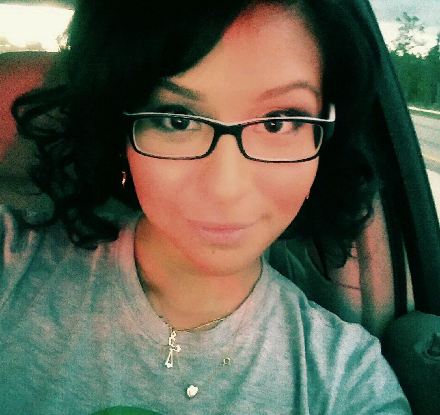 Geek, Feminist, Film Critic, Cross Fitter, Web Developer, Hopeless Romantic, futbol ⚽, entrepreneur, business owner