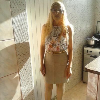 Eu sou uma mulher muito feliz e realizada de bem comigo mesmo pessonalidade forte determinada  e muito romântica  naõ gosto de pessoas que não mostra a rosto!!!