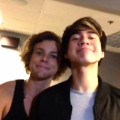 hii ✧ ashcash/@5SOS  ✧ 卌