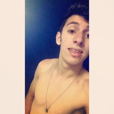 Você é amor eterno, lembrança pra vida inteira, eu sou romance de verão, brisa leve e passageira.