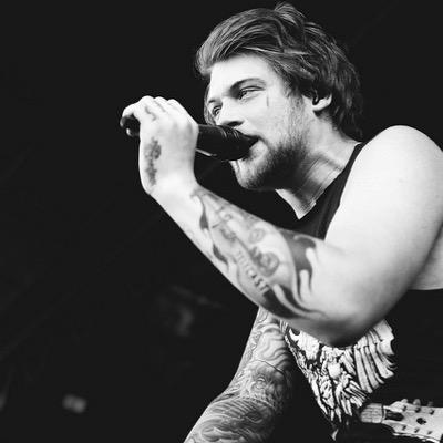 pcrsonalitycult's profile picture. Pass me a glass and let's destroy everything in this fuckin' place