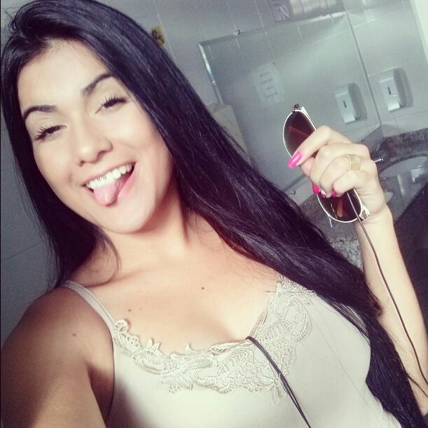 Só por hoje,
Já que a vida é uma só
,vamos viver o que ela tem de melhor. ≋
