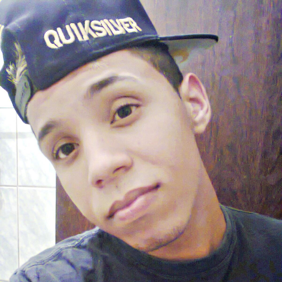 Não mude por causa de ninguém. Quem te ama te aceita, não te julga .  l  Ask.me ? http://t.co/rqmtENNlkx