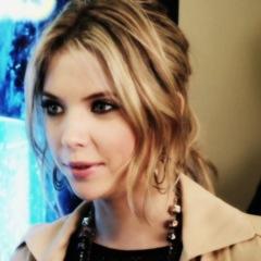 Pretty girls are dangerous, especially in Rosewood. My future cellmate is @ScaredLiarAli {PL/Single/18+/Literate RPs only}