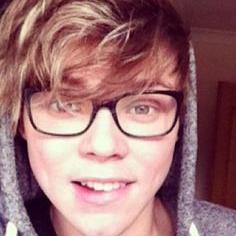 if you wanna MARRY NIALL or LUKE 5sos or michael #5SOS retweet FOLLOW    #5sos #1Dizzle