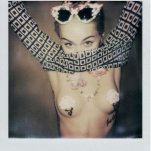 SINCE-08/01 •  Quer ganhar novos seguidores? sem risco de perder a conta? ative as notificaçoes e iremos te ajudar! adms:↪Madu/Suny/Lice/Mile↩
Miley / Justin