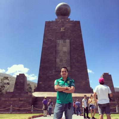 gusto por los deportes, los viajes en moto y la lectura