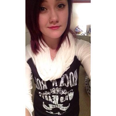 LaurynNewton27's profile picture. :)