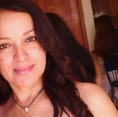 Maestra de escuela, doy gracias a Dios por tener contacto con niños, eso me mantiene joven y sonriente...