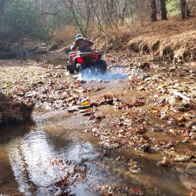 im just a country boy from this land makin a livin with these 2 hands and i still belive in the good ole amarican way