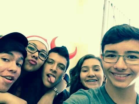 hola :3