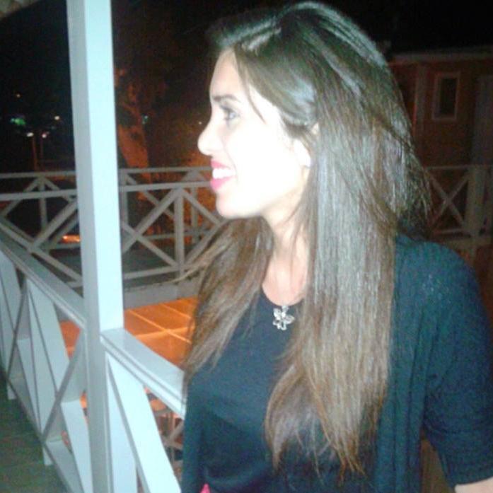 Este año se vive sólo con alegría//Elimina de tú vida a quién elimina tú sonrisa//Estudiante de Psicología.
