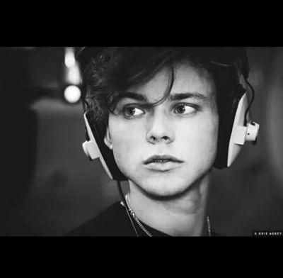 • My life Our life• You Complete Me §.. @5SOS #5SOSfam ! My crush @Ashton5SOS ♥.♥ ^EIGHTEEN^ Δ
     ♥