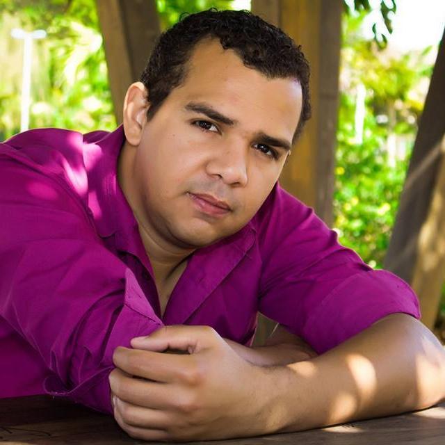 Fotógrafo apaixonado por Deus, musica e fotografia! Locutor na Rede Betel Whatsapp: (19) 9 8457-7776 - Blog: http://t.co/awBt2f9stq