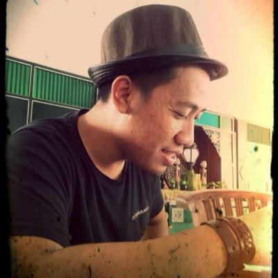 restu's profile picture. 90% mention nyasar hahaha