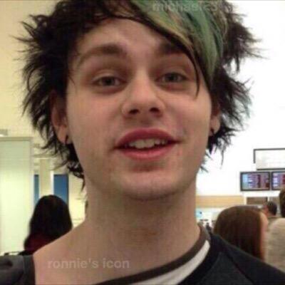 follow @gujtaristboyf bc she thinks u r the http://t.co/KLpOU1Wsj8 // voting acc