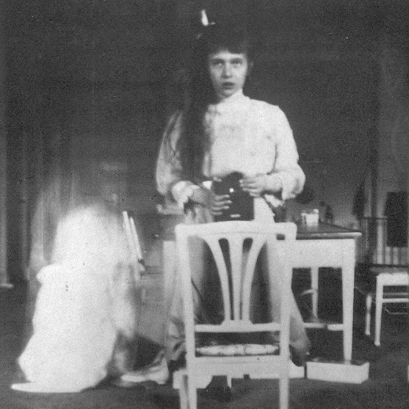 What if Grand Duchess Anastasia Romanov grew up in the 21st century?  These are her tweets.  *parody account*