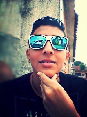 ~→♡Bonito é um abraço inesperado, um beijo roubado, um sorriso sincero, uma lágrima de felicidade. Mas bonito ainda é o sentimento de verdade♡←