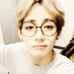 Taehyung é meu alien | Yoseob biased | Sofrendo com esses pasteis de flango | Outra conta: @izziedoscapoper