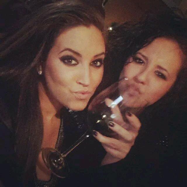 cordobesa, amante de los pequeños placeres de la vida y adicta a disfrutar al maximo cada dia, una loca de la musica y las fiestas con mis amigas,