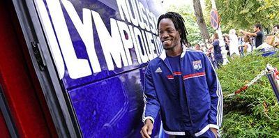 OLNATION's profile picture. tweeter decalé de l'Olympique Lyonnais! parcque le foot est un jeu et qu'on peut en rigoler!