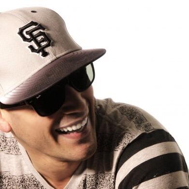 Professional Jukebox. Music Maker. Globetrotter. Co-Owner of @boutiquedjs . 1/2 of @whitenoize