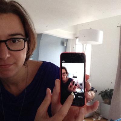 Journaliste (d)éco, cosmétiques, conso, sentinelle des nouvelles tendances et toquée d'innovation positive.