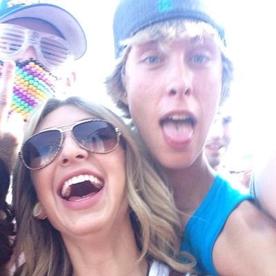 LotoMitch's profile picture. 18yrs old from that small town stettler, Ab
livin the dream in calgary though.