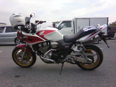 バイクをこよなく愛するおやじです。江戸っ子モードでアクティブに生きております。呑べえでもあり、つるまず独りでも飲みに行っちゃいます。