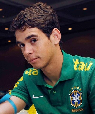 Dedicado para as fas de Oscar Emboaba
Facebook/PaginaOficial:Melhores fas de Oscar Emboaba
@RaieleRayele