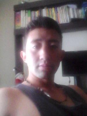 soy un persona alegre y me gusta ser amiguero tengo muchas cualidades para compartir
