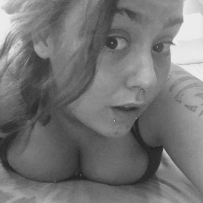 roslyndbitch's profile picture. I'm a mum to a beautiful little boy and want to know more just ask