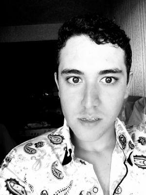 Aquel que tiene un porqué para vivir se puede enfrentar a todos los cómos.                             °Instagram: @omarsalprez13 FUTURO LICENACIADO EN ECONOMÍA