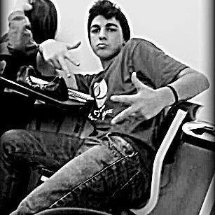 Victorgodinho10's profile picture. É preciso amar as pessoas como se não houvesse amanhã.