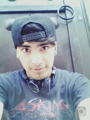 Holis :3 Me encanta la música, soy muy alegre y divertido... Tengo 17 y te tratare como tu me trates a mi n.n