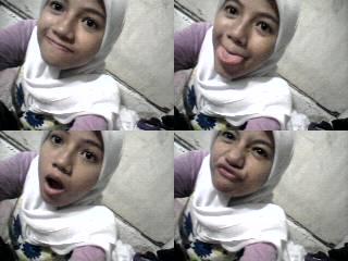 follow twitter @Nueke03_      follback?just mention!!;) 
@CJRisCJR @Iqbaale @AlvaroMaldini1 @TeukuRyz
♥♥♥
