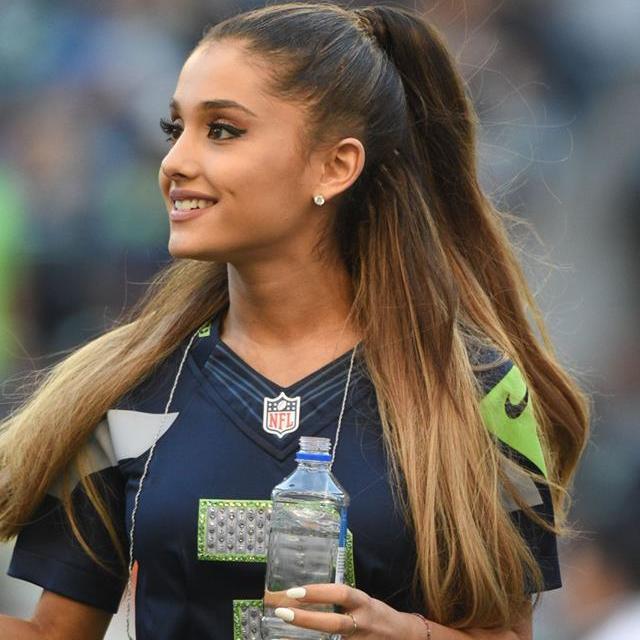 I love @ArianaGrande with all my heart.Love football.♥ FC BAYERN MUNCHEN