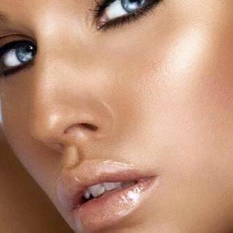 A premier, luxurious, discreet bronzing specialist that is fully mobile to your location. Also, the regional distributor for the most innovative hair treatment.
