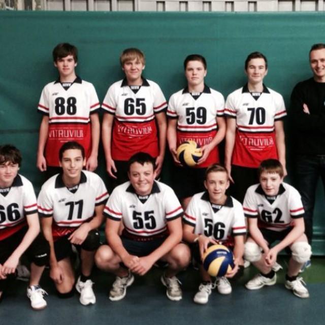 15 year old Dutch crazy-ass. Loves gaming, 3D printers, science, computers and software and enjoys volleyballing.